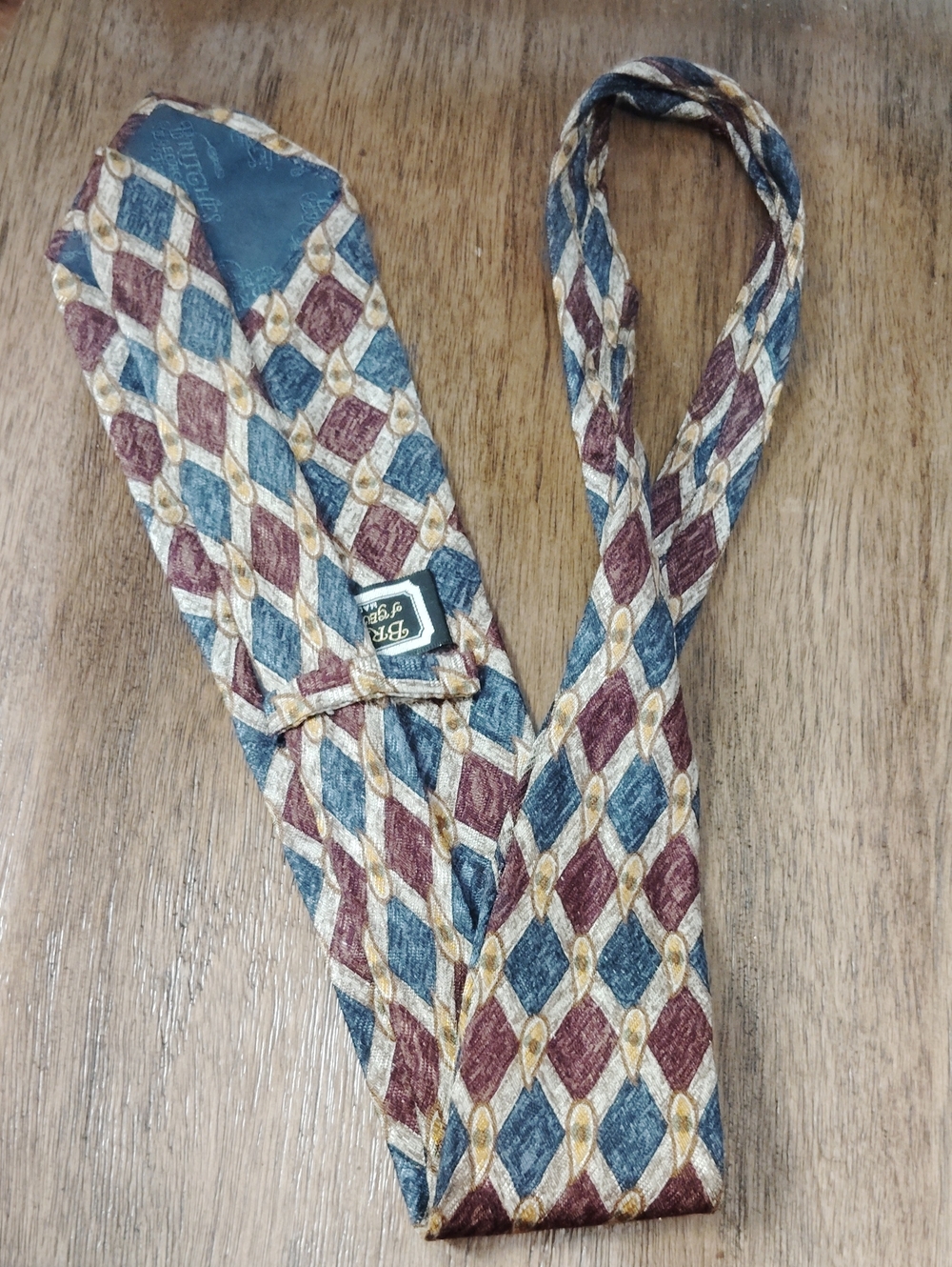 Geometric Diamond-Pattern Men’s Tie in Blue, Burgundy & Gold